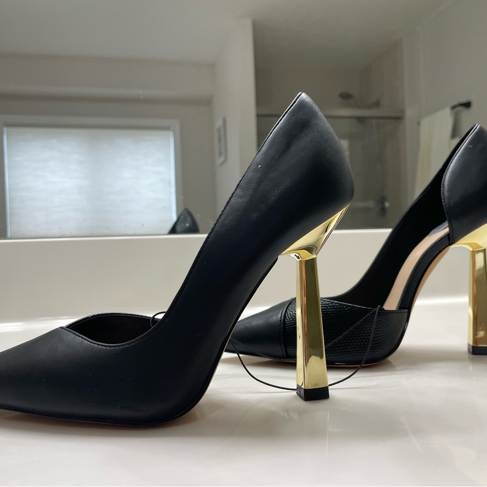 Black pump with chrome heel Size 7 Aldo